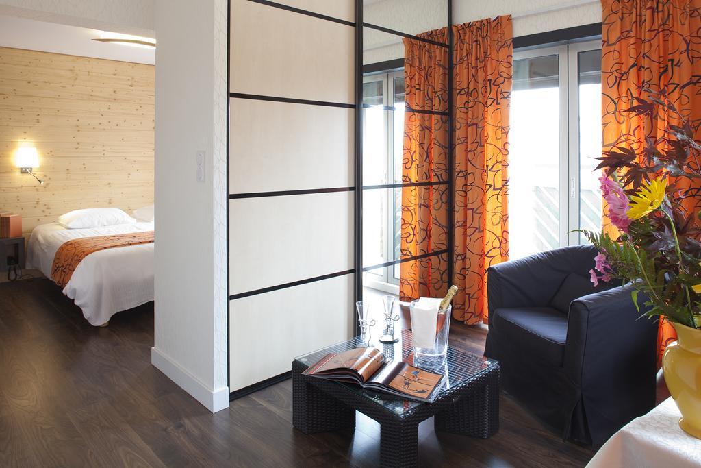 Logis Hotel Clair Matin Ле-Шамбон-сюр-Ліньон Екстер'єр фото